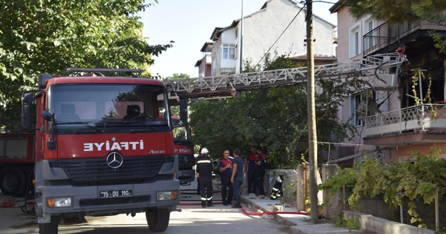 Burdur&#039;da korkutan ev yangını