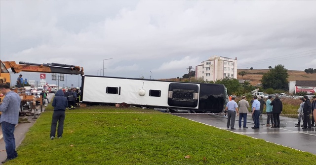 Çanakkale&#039;de yolcu otobüsü devrildi: Ölü ve yaralılar var