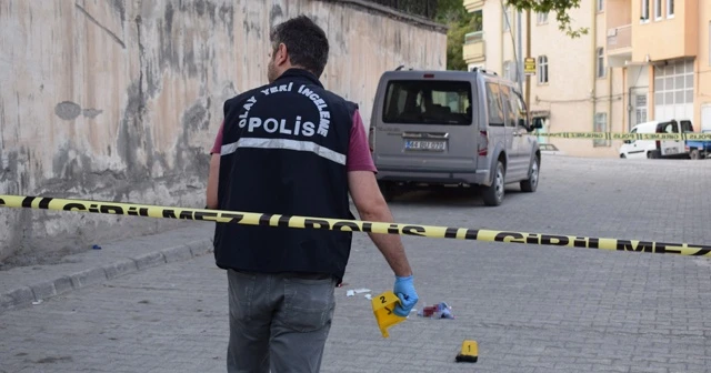 Çocukları gösterilmeyince silahla kendini yaraladı