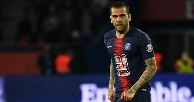 Dani Alves ülkesine döndü