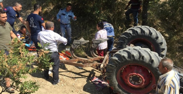 Devrilen traktörün altında kalan 15 yaşındaki genç öldü