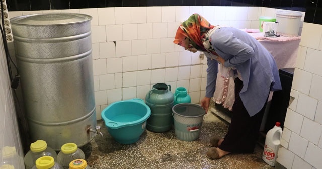 Diyarbakır&#039;da su sıkıntısı yaşayan kadınlardan belediyeye tepki