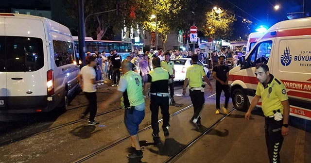 Fatih’te polis aracı ile otomobil çarpıştı: 1’i polis 7 yaralı