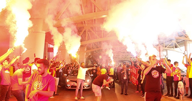 Galatasaray&#039;a Ankara&#039;da coşkulu karşılama