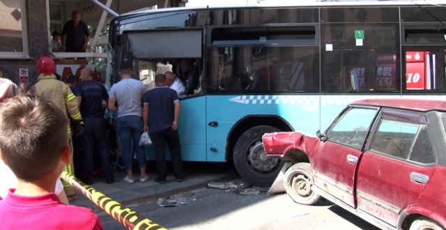 Gaziosmanpaşa&#039;da kaza: Yaralılar var