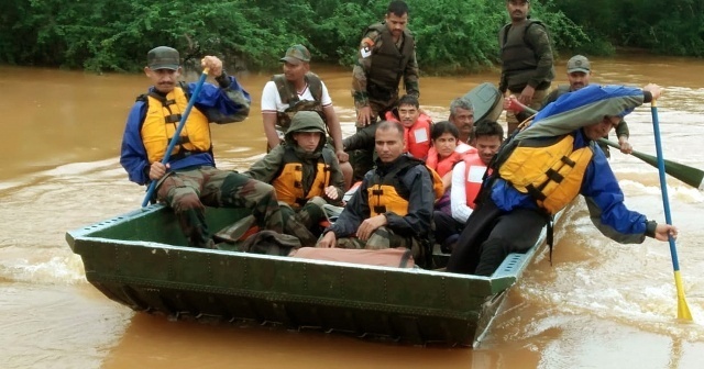 Hindistan&#039;da sağanak muson yağmurları: 22 bin kişi tahliye edildi