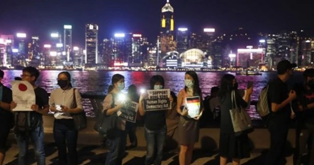 Hong Kong'daki protestocular 'insan zinciri' oluşturdu
