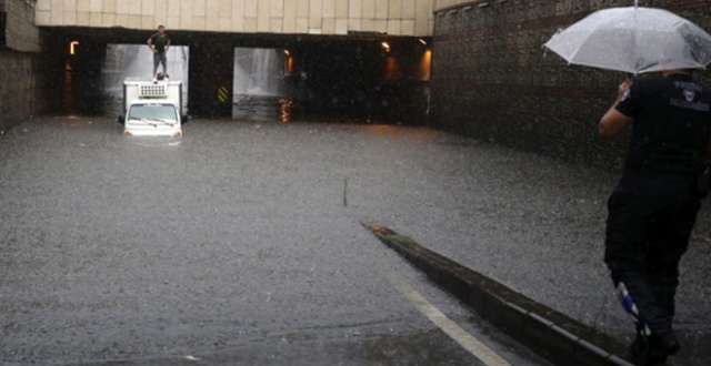 İBB&#039;den vatandaşlara &#039;sağanak yağış&#039; uyarısı