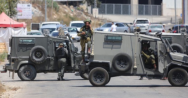 İsrail ordusu Ramallah&#039;ın batı girişini kapattı