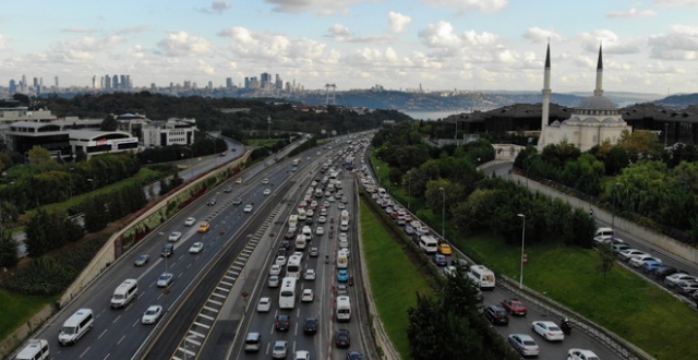 İstanbul’da tatil dönüşü trafik durma noktasına geldi