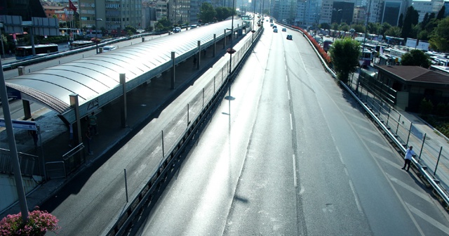 İstanbul&#039;da yollar bomboş kaldı!