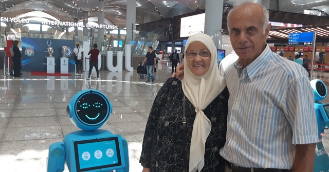 İstanbul Havalimanı’nda robot ile yolcunun güldüren diyalogu
