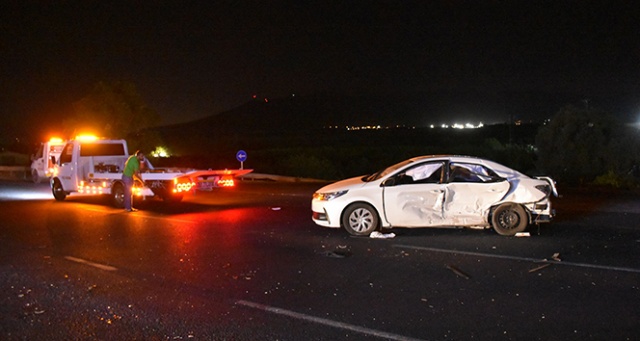 İzmir&#039;de arabalar çarpıştı: 1 ölü, 6 yaralı