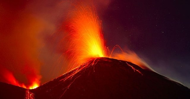 Japonya’da yanardağ patladı