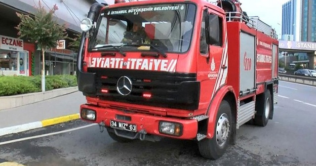 Kadıköy&#039;de AVM yangını! Dumanlar binayı sardı