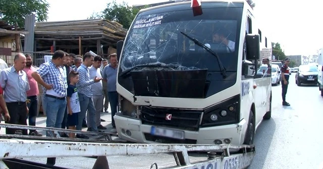 Kalp krizi geçiren minibüs şoförü kaza yaptı