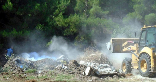 Küçükbaş ve büyükbaşların derileri ile sakatatlarının ormanlık alana atıldı