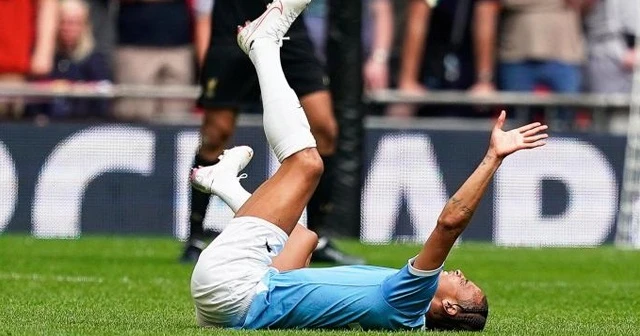 Manchester City'e yıldız oyuncusundan kötü haber