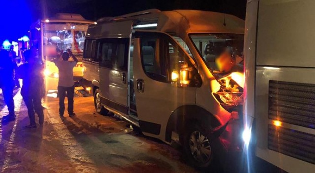 Manisa&#039;da 3 işçi servisinin karıştığı zincirleme kazada 23 kişi yaralandı