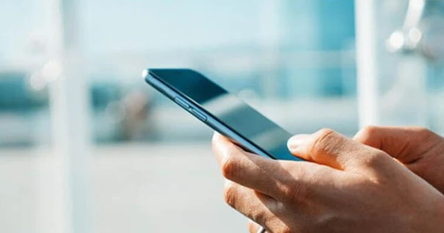 Mesai arkadaşına SMS ile hakaret etti işinden oldu