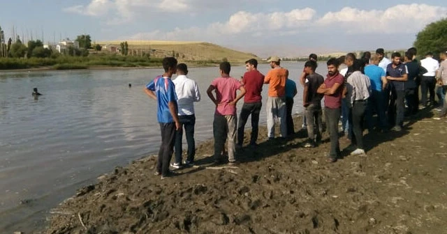 Murat Nehri'ne giren 3 çocuk boğuldu