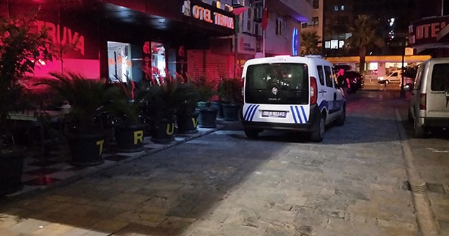 Otel odasında ölü bulundu