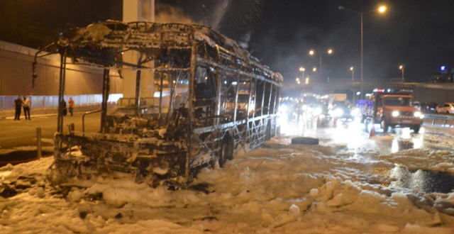 Özel halk otobüsü küle döndü