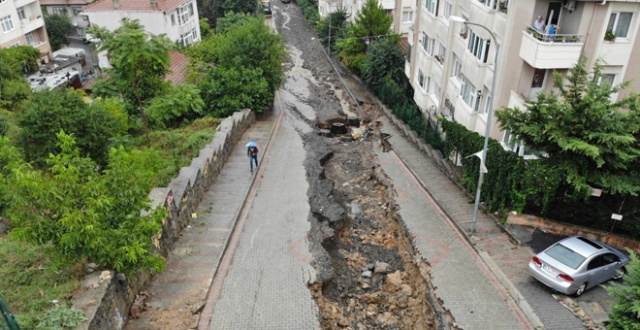 Sağanak nedeniyle çöken yol iyileştiriliyor