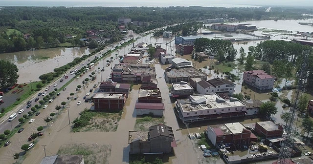 Selde mahsur kalan vatandaşlar kurtarıldı
