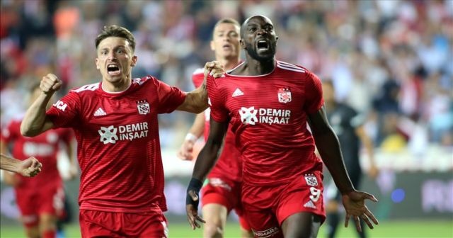 Sivasspor Beşiktaş&#039;ı farklı yendi