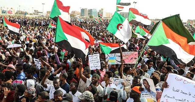 Sudan'da asker ve muhalefet ortak yönetimde uzlaştı