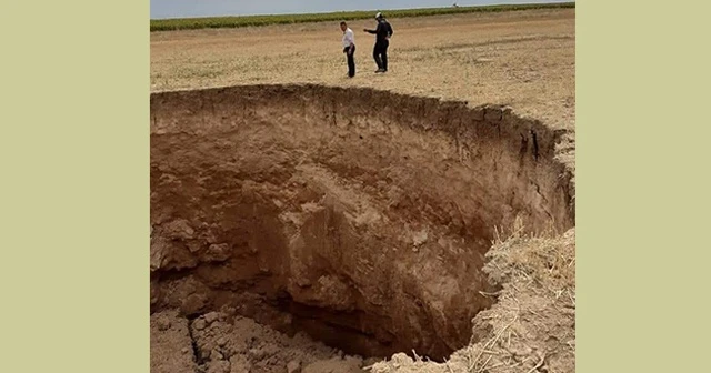 Tarlalarda oluşan dev obruklar paniğe neden oldu