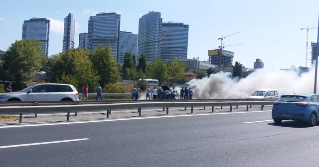 TEM Otoyolu&#039;nu dumanlar kapladı