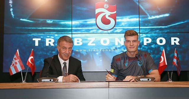 Trabzonspor&#039;da Alexander Sörloth sözleşme imzaladı