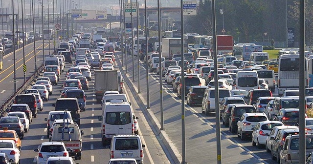 Trafik yoğunluğunun İstanbullu&#039;ya maliyeti 5500 lira