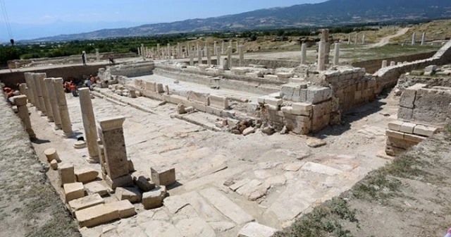 Tripolis Antik Kenti'nde 'anıtsal çeşme' bulundu