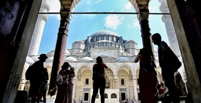 Turistler Türkiye&#039;ye akın etti! Turizmcilerin yüzünü güldüren rakam