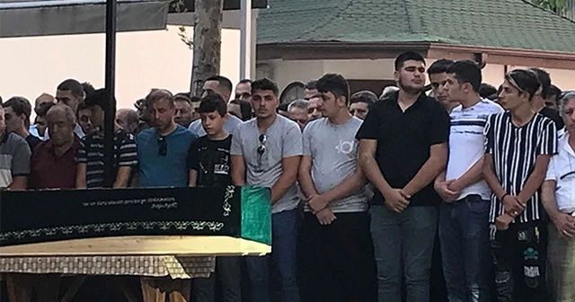 Ümraniye'de katliam yapan genç ile annesi ve kardeşi toprağa verildi
