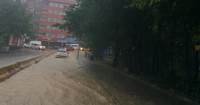 Zonguldak&#039;ta yağmur hayatı felç etti