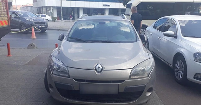 'Evleniyoruz' yazılı araçla geldiler, 1.7 milyon lirayı gasp ettiler