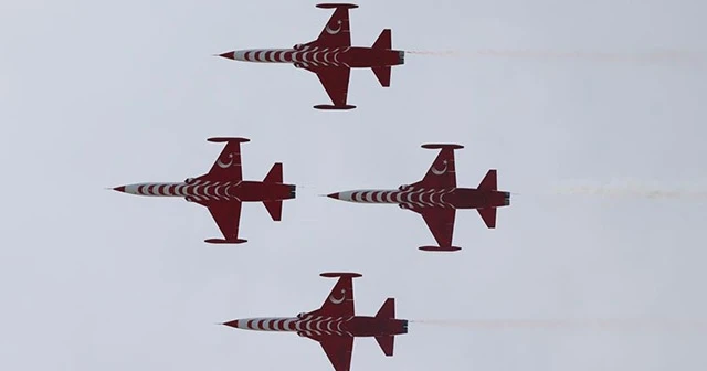 'Türk Yıldızlar' Eskişehir semalarında prova yaptı