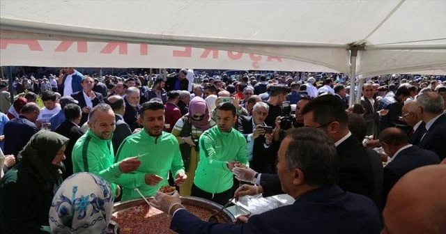 10 bin kişilik aşure kısa sürede tükendi
