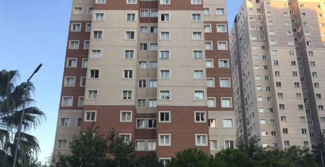 17. kattan düşen 2 yaşındaki çocuk hayatını kaybetti