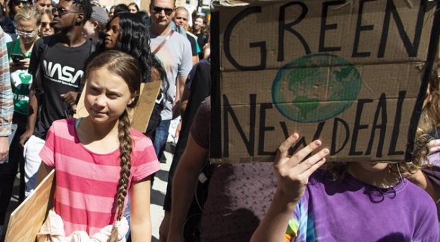 ABD&#039;de 16 yaşındaki iklim aktivistine katılan binlerce kişi gösteri yaptı