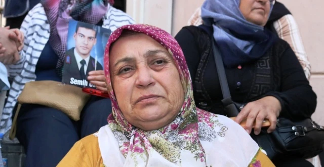 Acılı anne HDP önündeki eyleme Yıldız hemşireyle katıldı