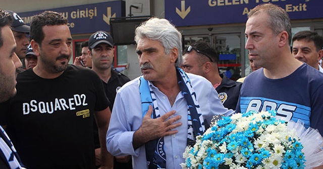 Adana Demirspor&#039;un yeni teknik direktörü Uğur Tütüneker, kente geldi