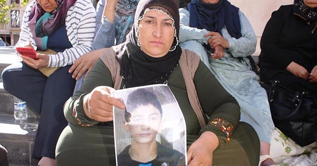 Ailelerin HDP önündeki eylemi 6&#039;ncı gününde