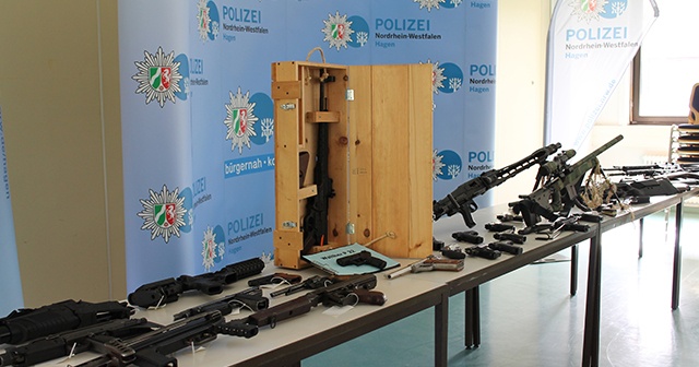Almanya’da işçi fabrikadan çaldığı silahları çetelere sattı