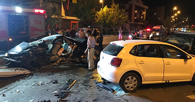 Antalya&#039;da korkunç kaza, 2 ölü 6 da yaralı var