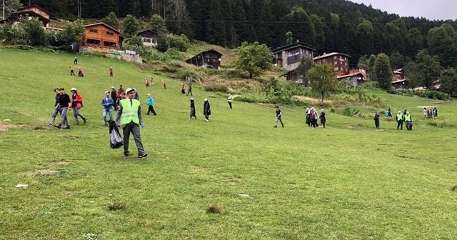 Ayder Yaylası salıncakların ardından çöplerden de temizleniyor